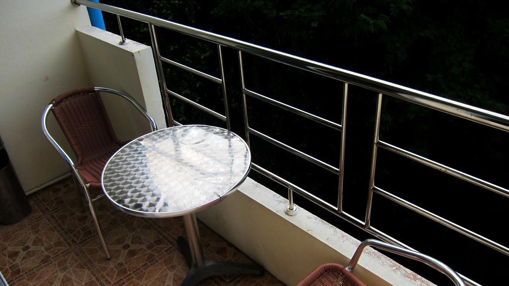 Samal Guesthouse Pattaya Bagian luar foto