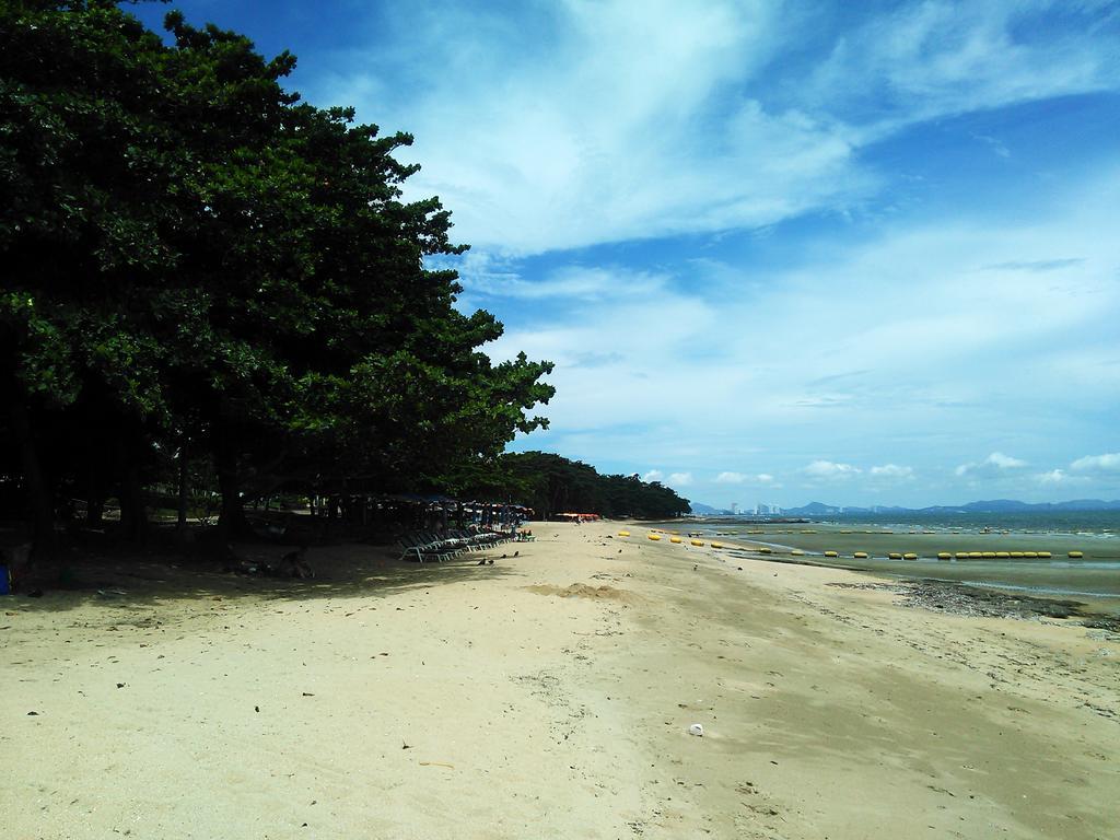 Samal Guesthouse Pattaya Bagian luar foto